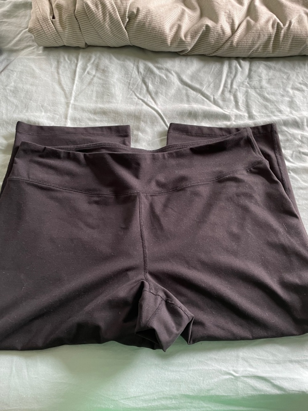 Lands' End Black Capri pants